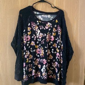 Torrid size 3 super soft plush with lace sleeves, floral
